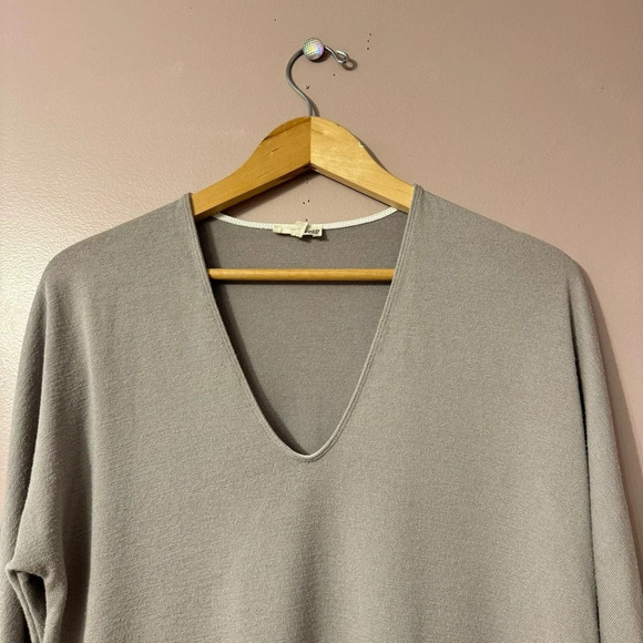 Aritzia Wilfred Free Aneta T-Shirt Boxy Relaxed Top Blouse Vneck Gray Size XS - Picture 2 of 9